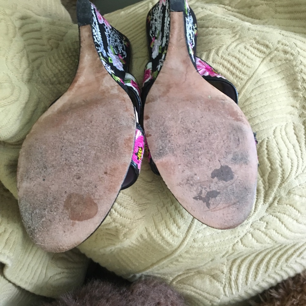 Beverly Feldman Iconic Wedge - Picture 3 of 4